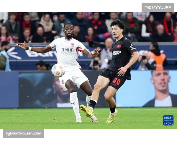 海登海姆试图通过长传找孔戴 但勒沃库森后防线身高优势明显